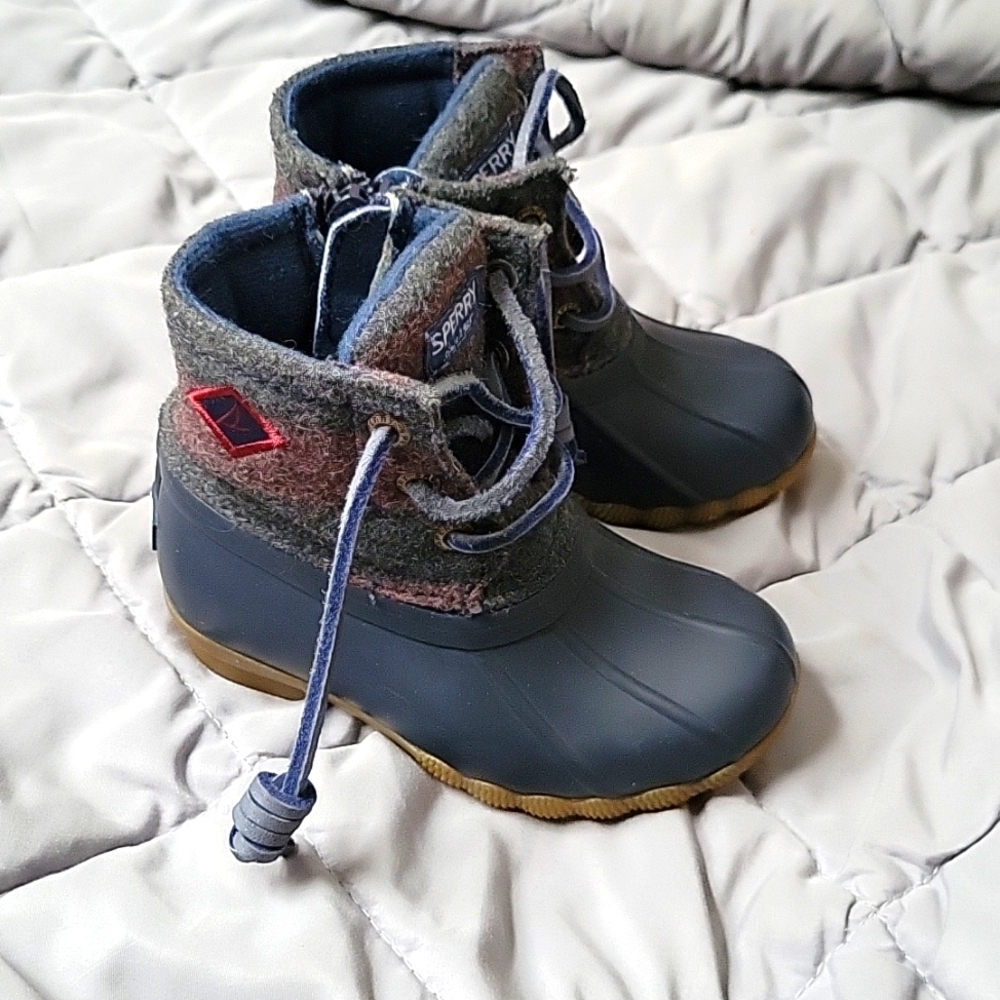 Sperry Saltwater Girl boots, Size 6M, Navy and maroon with wool